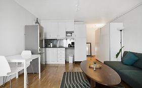 Super Central Studio Near Train And Buss